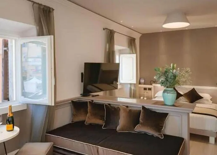 Rhea Silvia Luxury Navona Konukevi